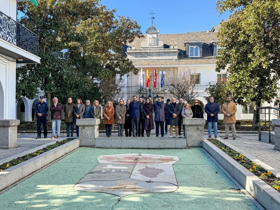 Minuto de silencio por víctimas del accidente ferroviario en Córdoba.
