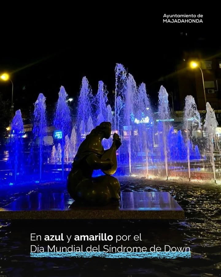 Las fuentes de la ciudad se iluminan en honor al #DiaMundialSindromeDown #21marzo 🌟💙💛 #juntoscontralasoledad #NoSoyYoEresTú 🌟💙💛