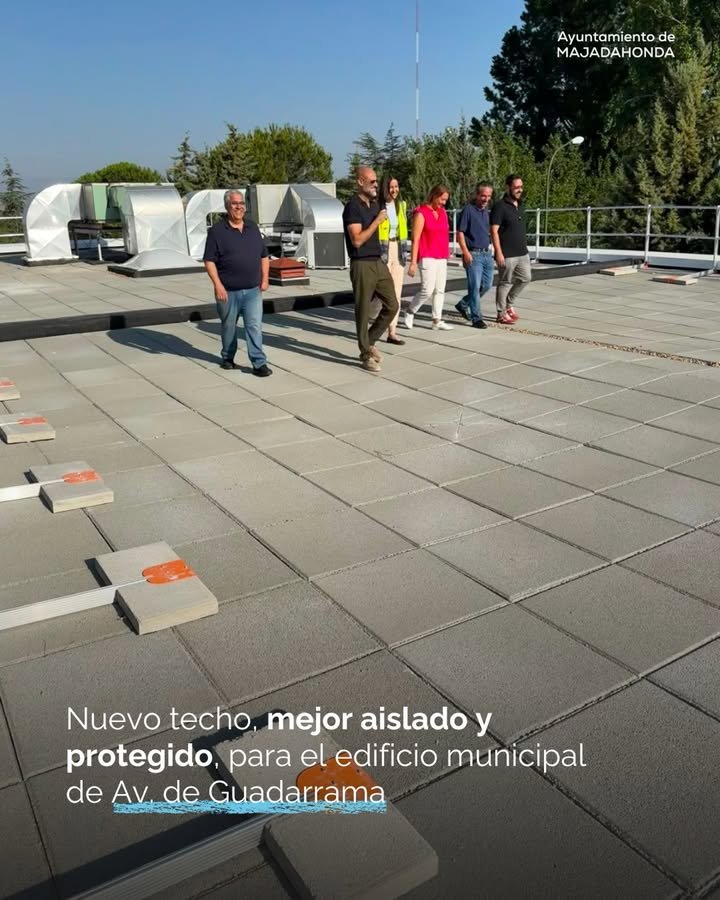 El edificio municipal de Av. Guadarrama renueva su cubierta y mejora la seguridad
