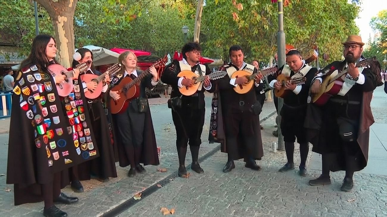 Las tunas llenan de música y tradición las calles de Majadahonda en sus fiestas