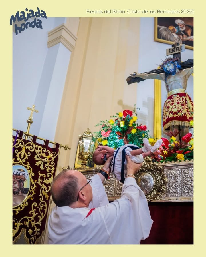 Los niños de Majadahonda se presentan al Santísimo Cristo de los Remedios
