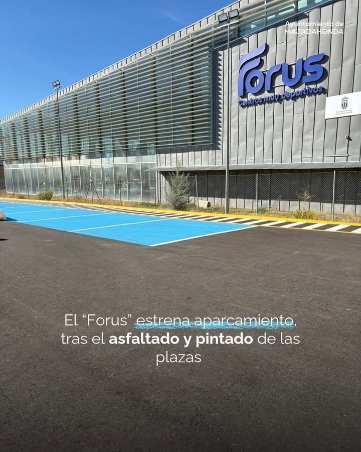 Finalizan los trabajos de asfaltado y pintura en el parking del centro deportivo Valle de la Oliva