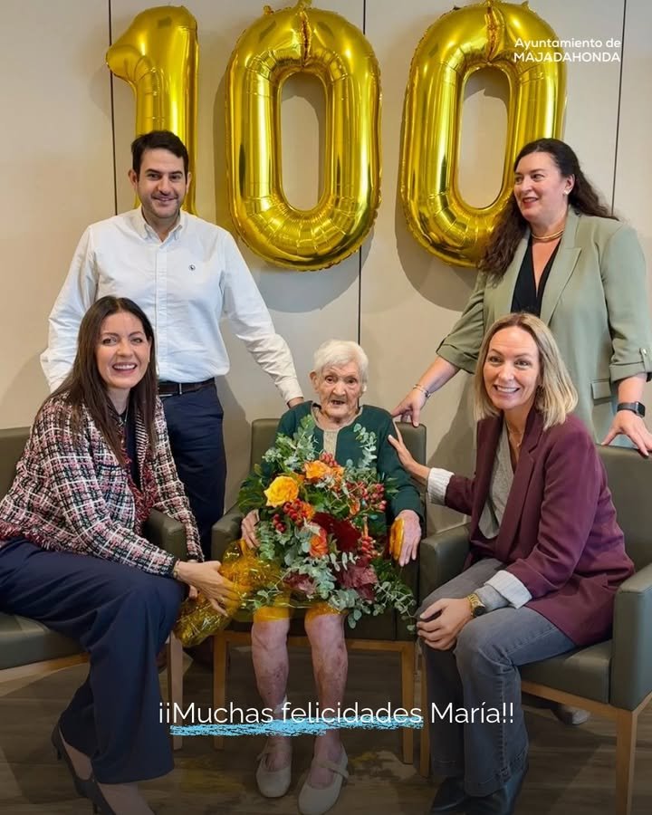La alcaldesa Lola Moreno rinde homenaje a María en su centenario y escucha su sabiduría