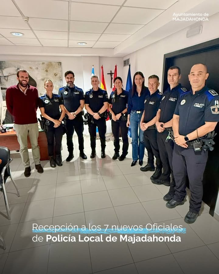 La alcaldesa de Majadahonda da la bienvenida a los siete nuevos Oficiales de Policía Local